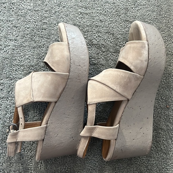 Have only worn a few times as they are half a size too small for me - Picture 6 of 7